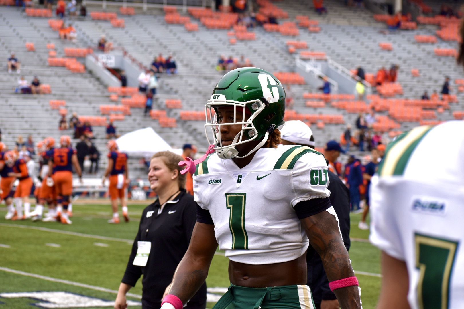 PHOTOS: Illinois warms up against Charlotte